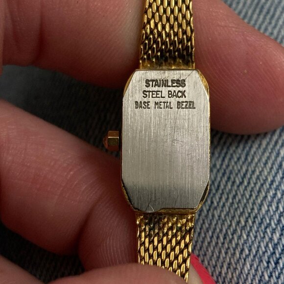 LADY ELGIN QUARTZ GOLD-TONE DIAMOND WRIST WATCH NEEDS NEW BATTERY - Picture 4 of 8